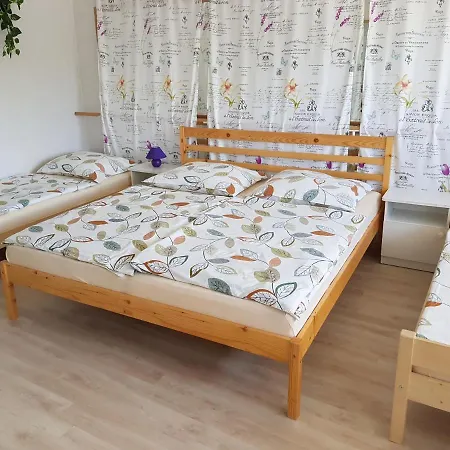 Ezusthold Vendeghaz Konukevi *
